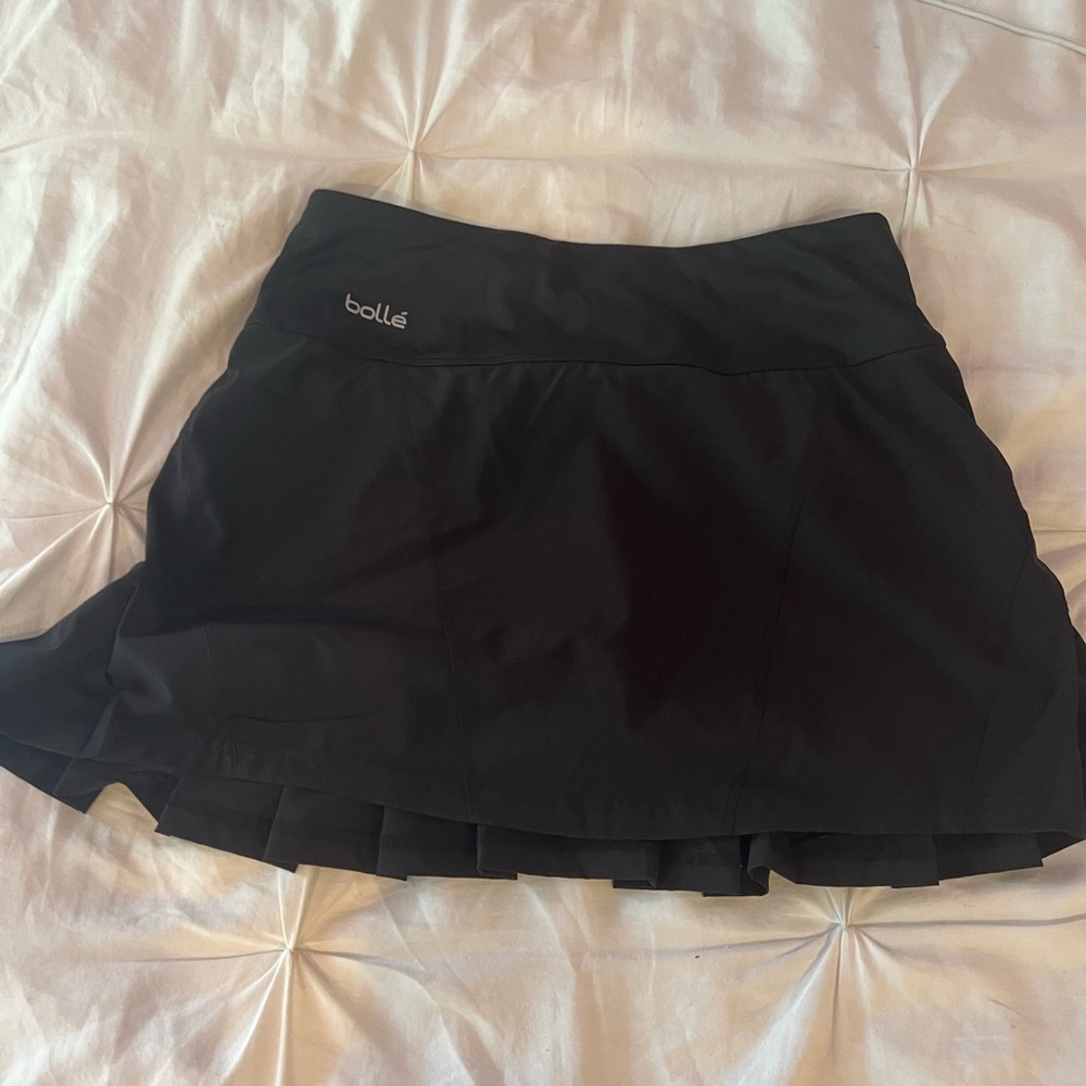 Bolle golf skirt- worn once! size small and is true to size!!